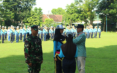 Sinergi SMKN 2 Madiun dan Koramil 0803 Madiun: Tempa Kedisiplinan Siswa Melalui Character Building