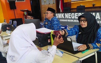 SMKN 2 MADIUN Gelar Verifikasi Dan Validasi Dokumen SPMB, 316 Berkas Calon Peserta Didik Baru Berhasil Di-Verifikasi